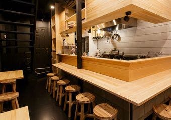 江戸前鮨と選りすぐりのワインが織りなす深夜の贅沢なひとときを