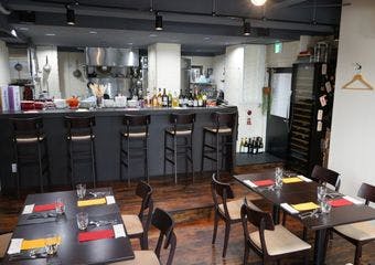 駅から徒歩1分で楽しむ南仏の味わい 深みのある伝統料理とワインのマリアージュを堪能