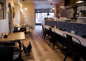 寺田町で手作りにこだわるビストロ料理とワインを堪能