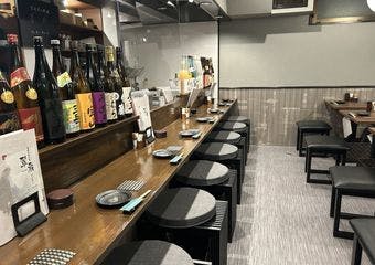 落ち着いた和の空間で味わう、翠扇名物・宮崎地鶏。