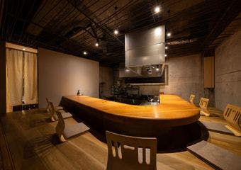 店主が選び抜いた新鮮な食材を目の前の鉄板で仕上げます！