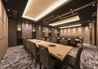 天壇自慢の天壇ロース以外にも、滋賀の地野菜やバームクーヘン豚、そして近江牛など地元の食材に着目し、滋賀を堪能できるメニューを設けております。