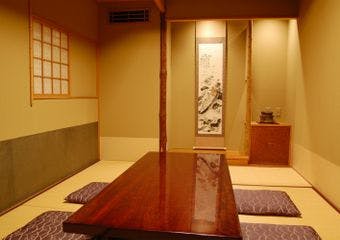 全国から届く朝取れの魚貝を使った江戸前寿司で、至福の時間を大阪で堪能する