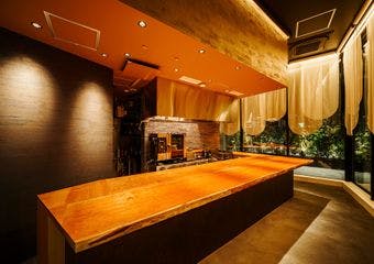 グラングリーン大阪で、極上の食材を通してもてなす懐くて新しい世界を体験できるレストラン。あらゆるジャンルの料理をオマージュした至高の食体験。