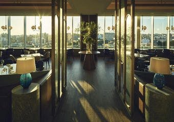 北海道の恵みを五感で味わうオールデイダイニング。朝食からディナーまで、ビュッフェやコース、アラカルトで多彩なメニューを提供します。