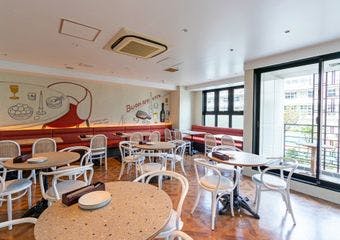 卵をテーマにした創作イタリアンとナチュラルワインの隠れ家レストラン。