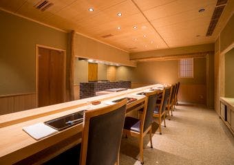 【完全個室】昭和21年創業の由緒ある老舗会席。　格調高い空間と最上のおもてなしで、大切な方との接待や会食を格別に演出いたします。