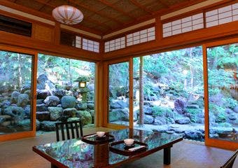 江戸期創業の長い歴史と伝統を守りながら日々革新を続けている老舗料亭