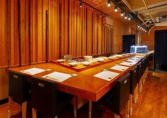 200年前の江戸料理を現代に。赤酢鮨と粋な空間で、歴史と旬が交差する贅沢なひとときを