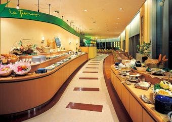 家族や友人と心ゆくまで楽しむ豊富なビュッフェ体験