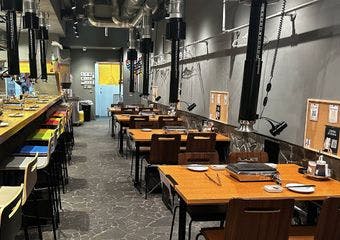 手羽トロ唐揚げと鶏焼き肉 愛之助 心斎橋店