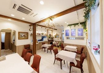 季節の恵みと花々に彩られた、特別なひとときを。