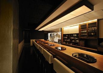 上質な和空間で味わう、四季折々の瀬戸内料理と厳選地酒。