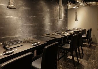 なんば駅近で黒毛和牛食べ放題を堪能しよう、個室でゆったりと