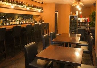 天然素材の恵みを味わう、街角の隠れ家ビストロ