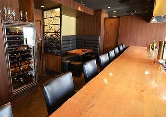 西梅田の夜景を眺めながら、A5ランク黒毛和牛を贅沢に味わう至福のひととき