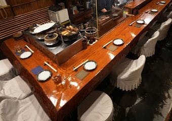 焼鳥とおでん、釜飯の隠れ家的人気店
