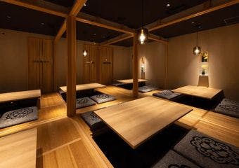 新鮮な鶏と海の幸が織りなす、食べ放題スタイルの居酒屋