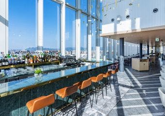 「どこか素敵な場所」がコンセプトのオールデイダイニング。新進気鋭のシェフが織りなすイノベーティブな料理が楽しめるレストランです。