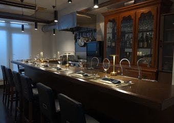 沖縄県産をメイン食材としたフュージョンコース料理。フレンチ、イタリアン、和食、南米料理など様々な技法を組み合わせて新しい料理の創造を促します