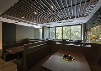 明るく落ち着いた雰囲気の中、名物の「つけたれ」で味わう京風焼肉が味わえる焼き肉店です。