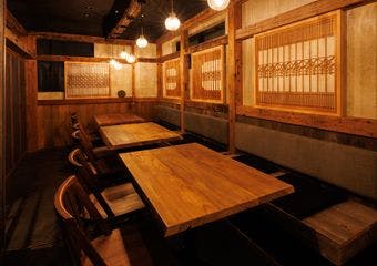 選び抜いた素材で味わう、贅沢なすき焼きとしゃぶしゃぶ、一品料理をお楽しみください。