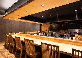 秋田の旬を五感で味わう、ライブ感溢れる和食コース専門店