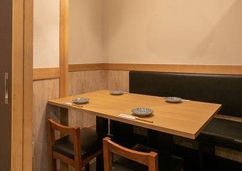 神田駅近、贅沢な市場直送の鮮魚と日本酒50種の出会い