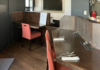 八丁堀に佇む大人の隠れ家のようなフレンチビストロ「CATORA」。
洗練された空間で、本格的なフランス料理をカジュアルにお楽しみいただけます。