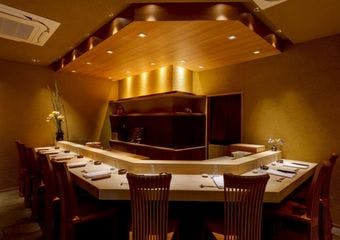 大阪、福島区、福島駅の接待・会食、ディナーデートに最高級寿司のコース料理と日本酒