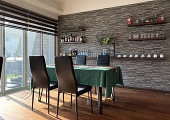 一軒家で味わう月替わりのフルコース、地元食材とシェフの技が織りなす贅沢なひととき