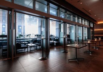 ゴジラヘッドを望む開放的な半屋外テラスで、特別なパーティーを。