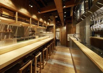 天然本まぐろと江戸前の技を、落ち着いた空間でゆったり堪能。