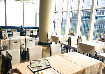 新鮮な牡蠣と特製ワインで至福のひとときを