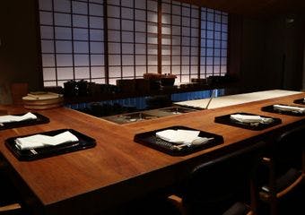 ひとつひとつの食材にこだわり、見た目も味も繊細で美しい創作料理をお届けいたします。旬を味わう創作料理の奥深さと可能性をぜひご体験ください。