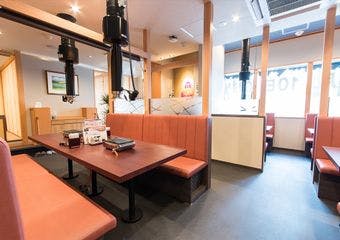 厳選黒毛和牛と豊富なワインで、至福の時間をかるね屋でどうぞ