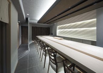 伝統と革新が織りなす至高の鮨体験を三田で心ゆくまで味わう