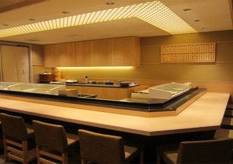 熟練の技が織りなす江戸前寿司の極みを楽しむ、心温まるひとときを