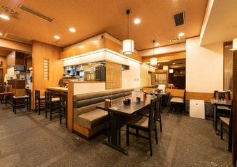 築地直送の鮮魚と、極上とんかつに舌鼓。老舗で味わう日本の四季