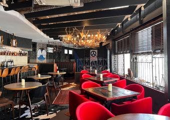 渋谷屈指の広々空間でカジュアル伊料理から一頭買い黒毛和牛のビステッカまで。気軽なバーからパーティー利用までフレキシブルに。