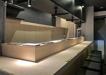 ご予約は食べログ、インスタ、お電話からお受け付けしております。