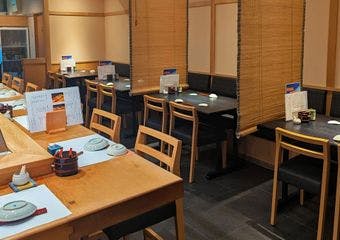 ネタは市場から毎日仕入れ、今が旬の魚貝を店主自ら目利きします。産地直送の仕入れも行っており、なかなかお目にかかれない魚に出会えることも。