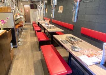 地元の常連が愛する和牛の極み、新鮮で贅沢な肉盛りをリーズナブルに堪能