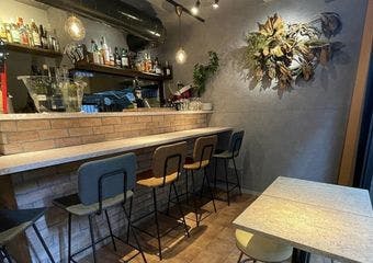 大人も子供も楽しめるアーケードの隠れ家バルでリラックスしたひとときを