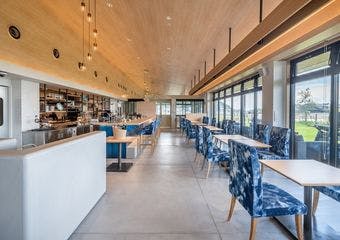 瀬戸内の恵みを堪能する港町のレストラン