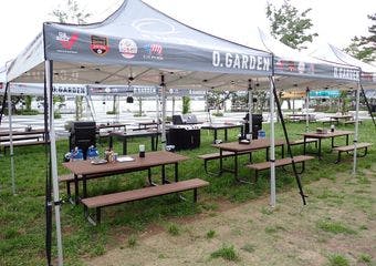 レインボーブリッジも一望できるオーシャンビューと、自然たっぷり開放感のある空間にて、手ぶらで気軽に本格アメリカンBBQを堪能。