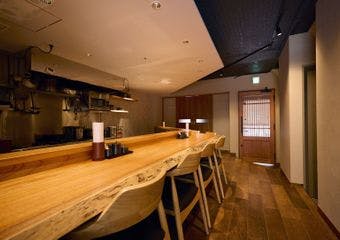 鮨と和食を極める隠れ家鮨居酒屋