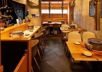 木のあたたかみある店内で堪能する絶品焼肉