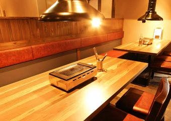 希少ホルモンと黒毛和牛を半個室で堪能。贅沢な時間をお約束します