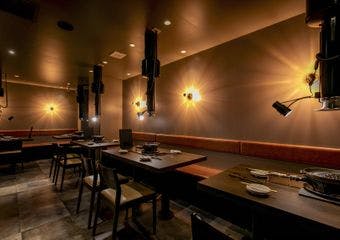 新橋の隠れ家で楽しむ黒毛和牛と希少ホルモンの優雅なひととき